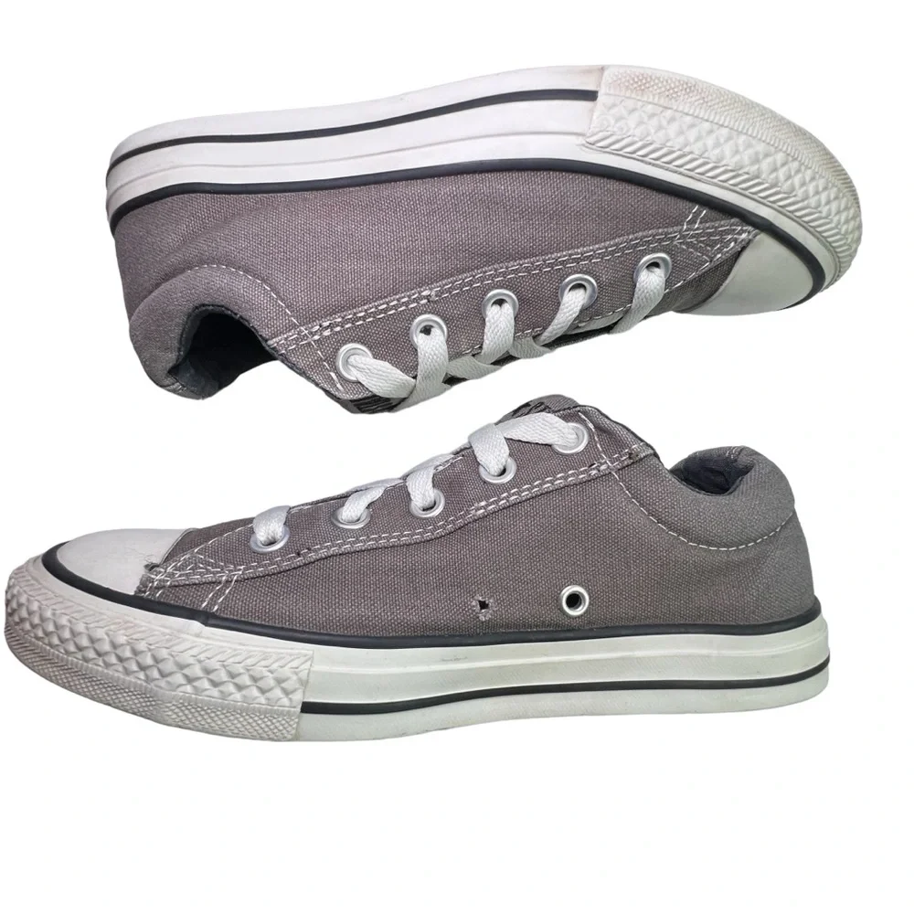 Converse Junior's Chuck Taylor Light Brown Low Top Lace Up Sneakers. Size 4